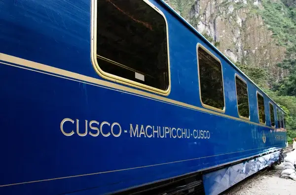 travel in the train to machu picchu