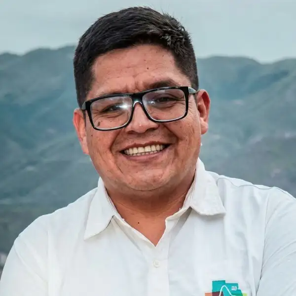Carlos-Fernández-guide-in-agency-travel-machu-picchu-tours